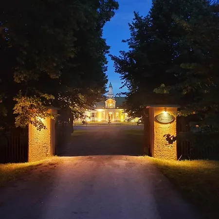 Hirvihaaran Kartano 3*