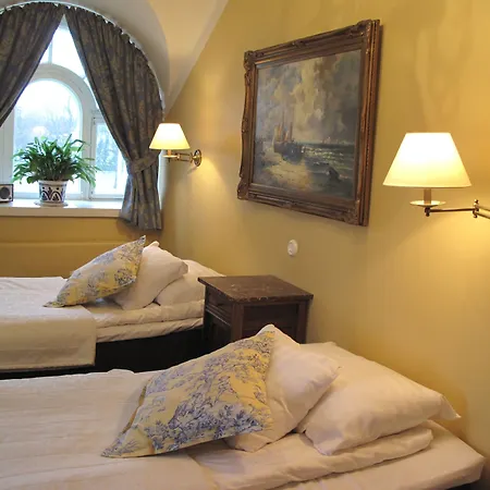 Hirvihaaran Kartano 3*