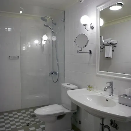 Hotel Hirvihaaran Kartano 3*